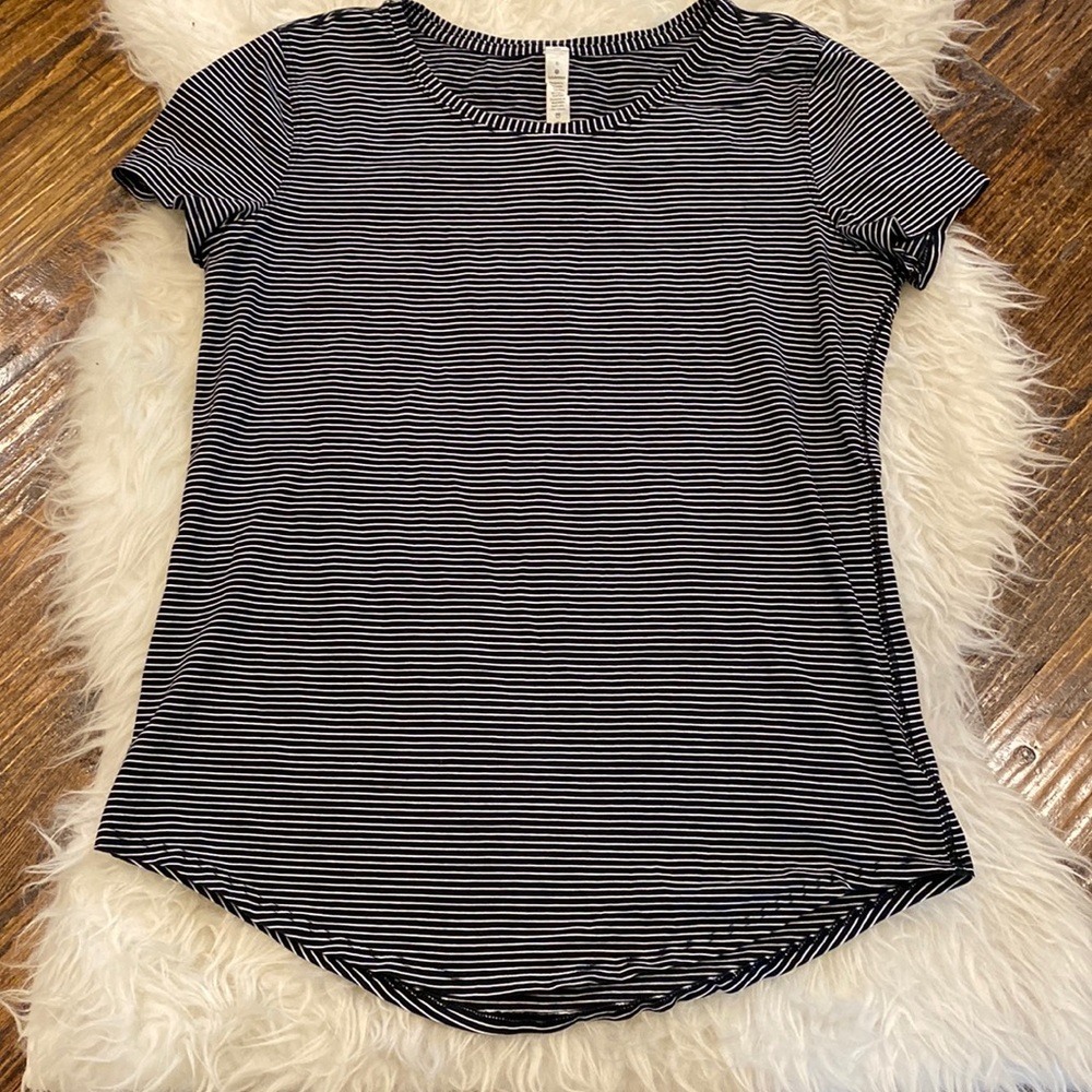 Lululemon striped black tee size 6